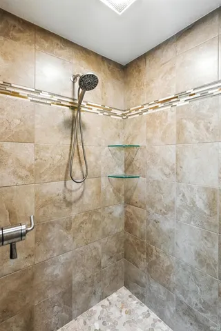 $899,900 | 200 Ln 200 Lk James, Angola, IN 46703