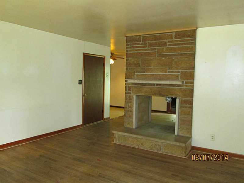 6028 East Southern Avenue Indianapolis, IN 46203 - Photo 4 of 14