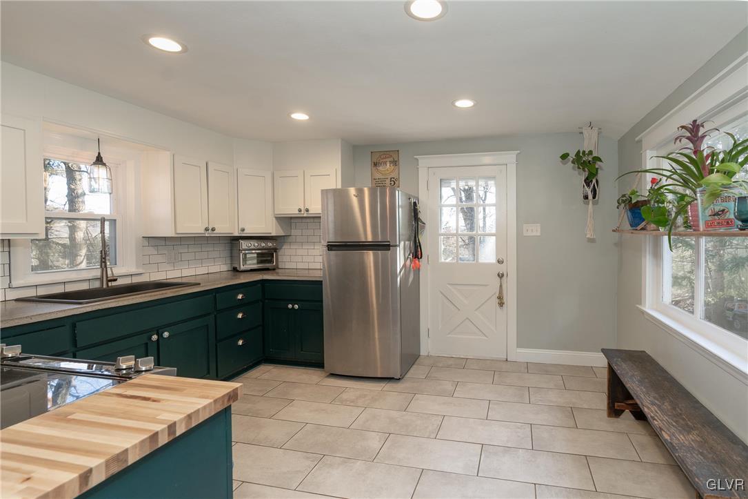 1346 Stonesthrow Road Bethlehem, PA 18015 - Photo 7 of 22 Gallery Image 7