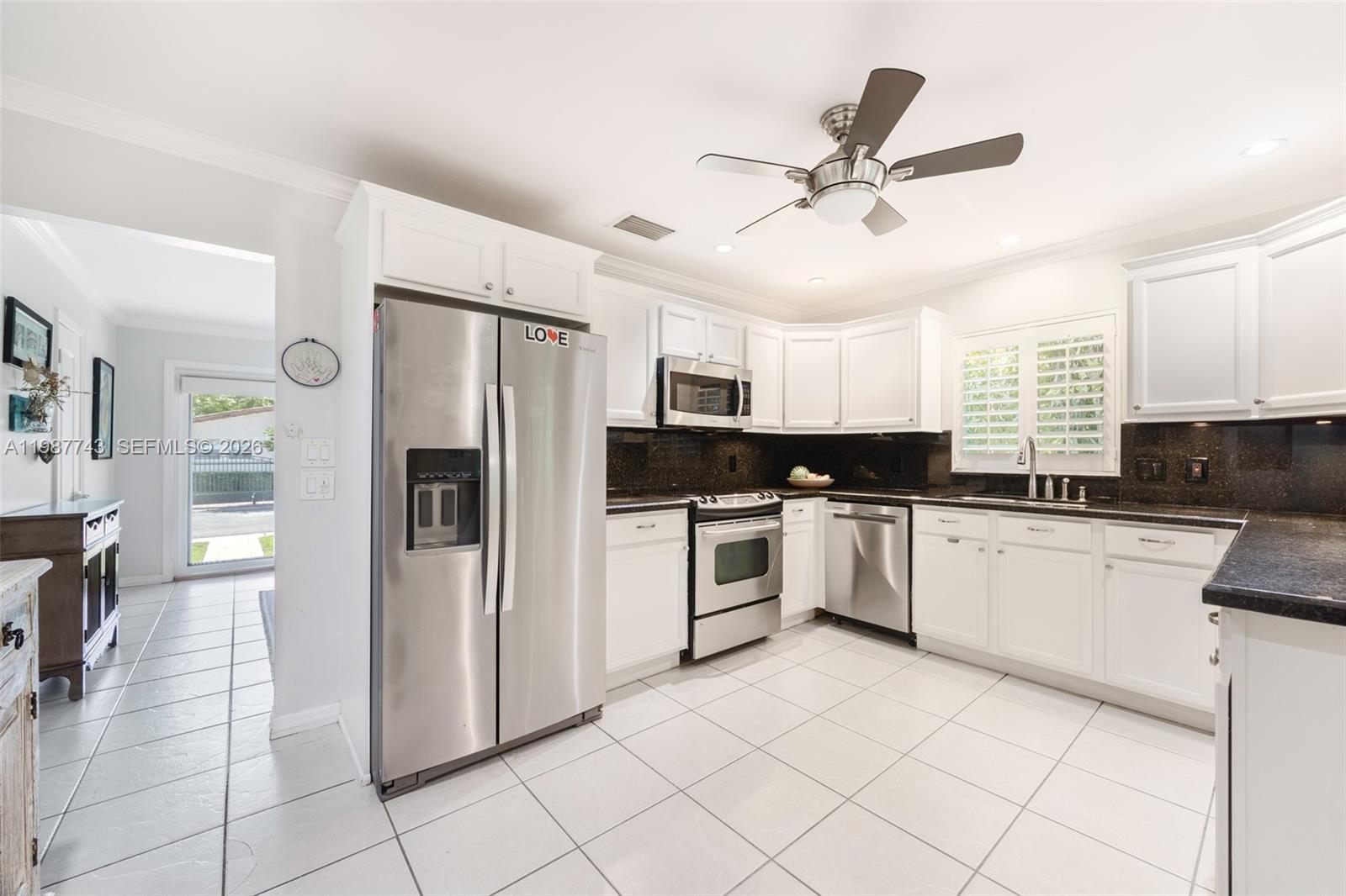 809 Angelo Avenue Coral Gables, FL 33134 - Photo 5 of 25