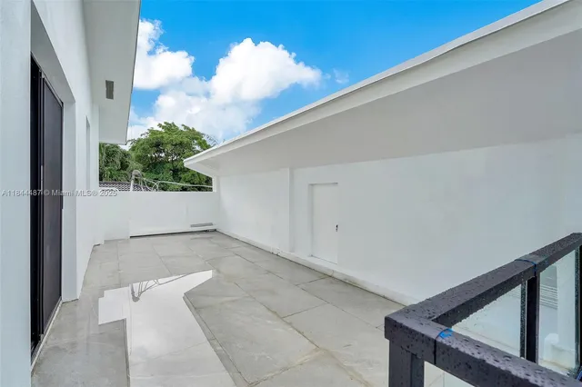 $7,999 | 972 Southwest 44th Avenue, Miami, FL 33134