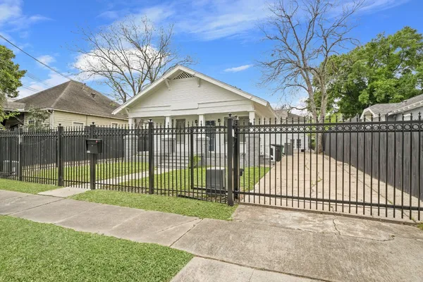 $2,100 | 114 Redan Street, Houston, TX 77009