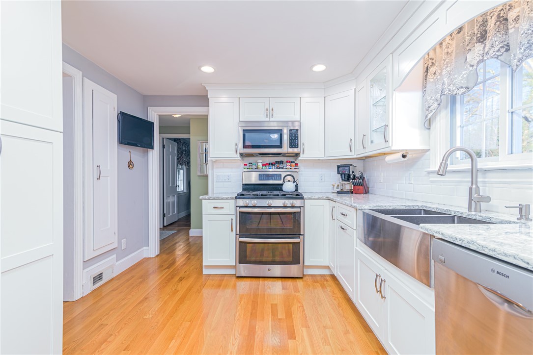 251 Crestwood Road Warwick, RI 02886 - Photo 12 of 43 Gallery Image 12