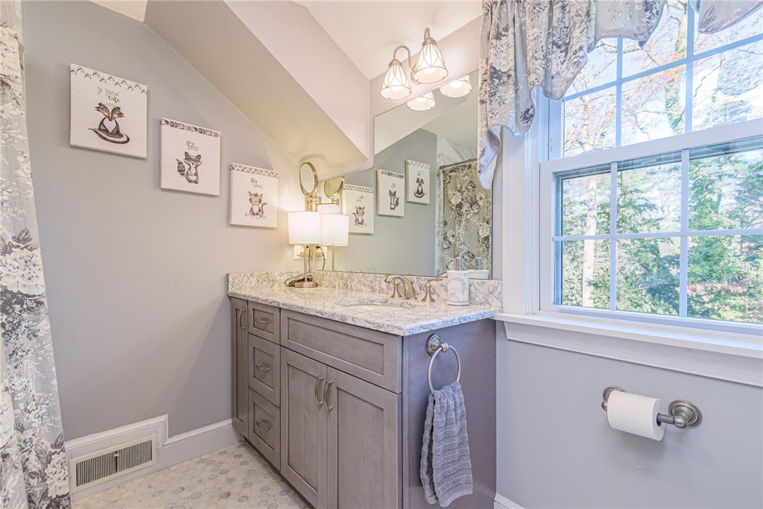 251 Crestwood Road Warwick, RI 02886 - Photo 28 of 43 Gallery Image 28