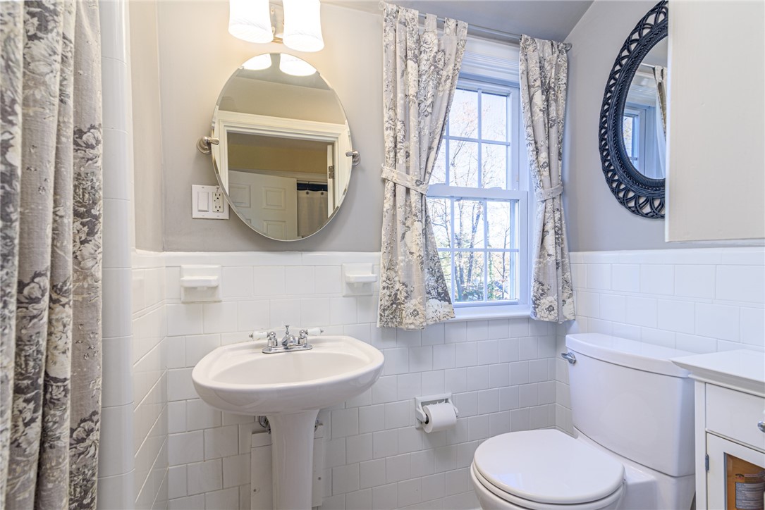 251 Crestwood Road Warwick, RI 02886 - Photo 33 of 43 Gallery Image 33