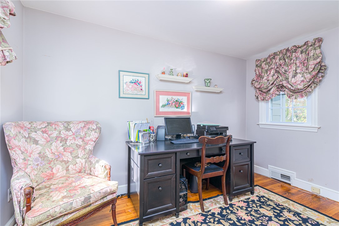 251 Crestwood Road Warwick, RI 02886 - Photo 6 of 43 Gallery Image 6