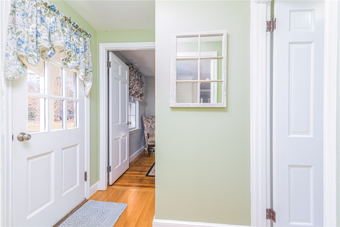 251 Crestwood Road Warwick, RI 02886 - Photo 8 of 43 Gallery Image 8