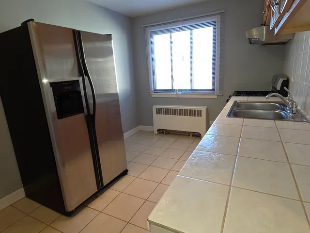 $1,300 | 2038 West Jarvis Avenue, Unit 3E, Chicago, IL 60645