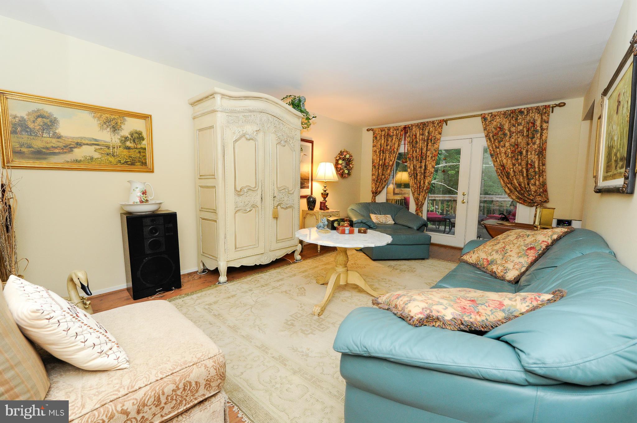 1645 Bentana Way Reston, VA 20190 - Photo 2 of 22 Living Room