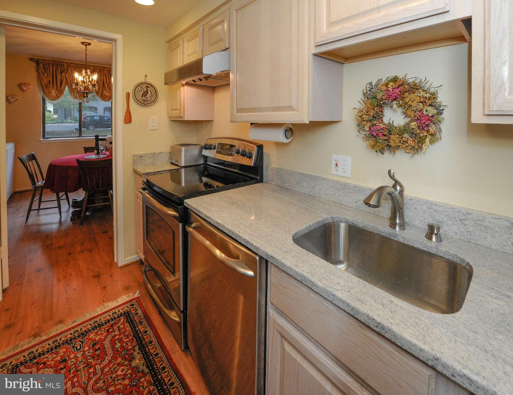 1645 Bentana Way Reston, VA 20190 - Photo 6 of 22 Kitchen