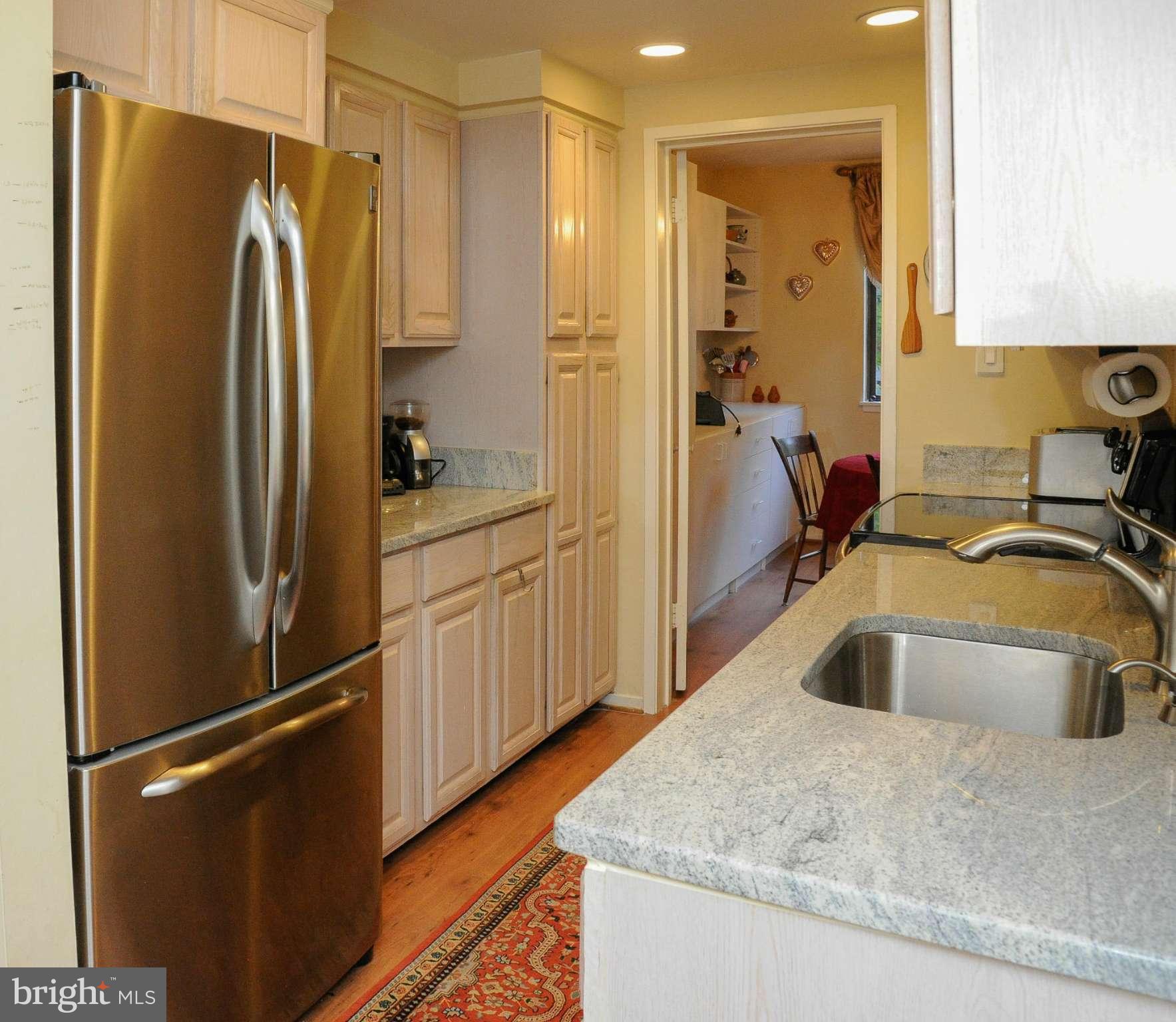 1645 Bentana Way Reston, VA 20190 - Photo 7 of 22 Kitchen