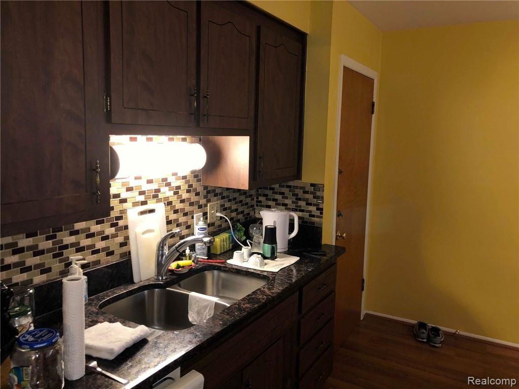 8458 Dale Center Line, MI 48015 - Photo 5 of 30