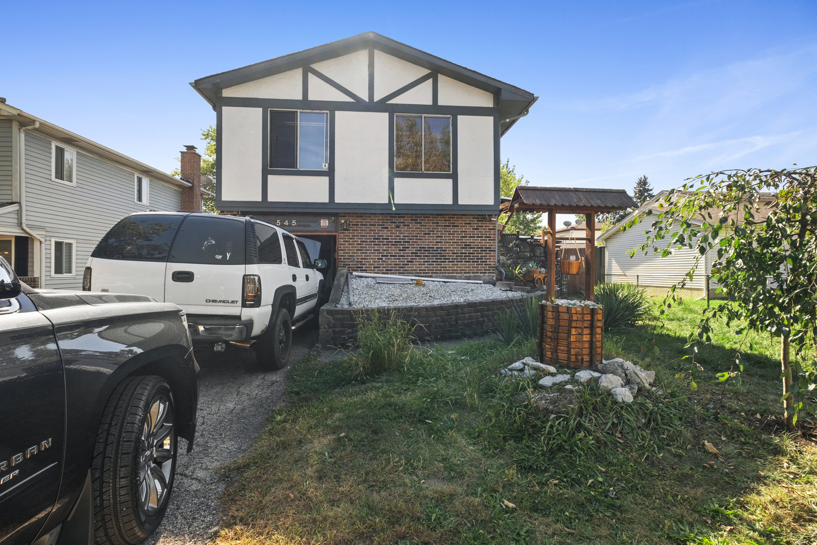 545 Old Stone Road Bolingbrook, IL 60440 - Photo 20 of 28 a front view of a house with garden