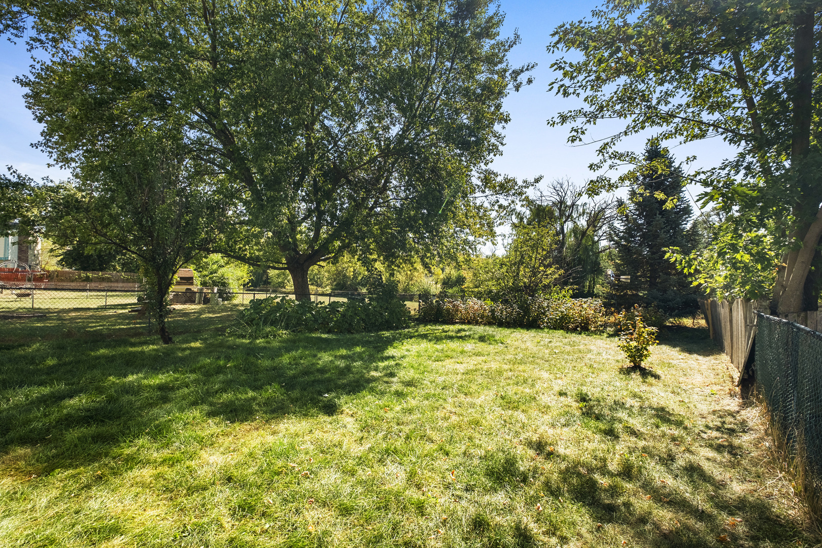 545 Old Stone Road Bolingbrook, IL 60440 - Photo 25 of 28 a pathway of a yard
