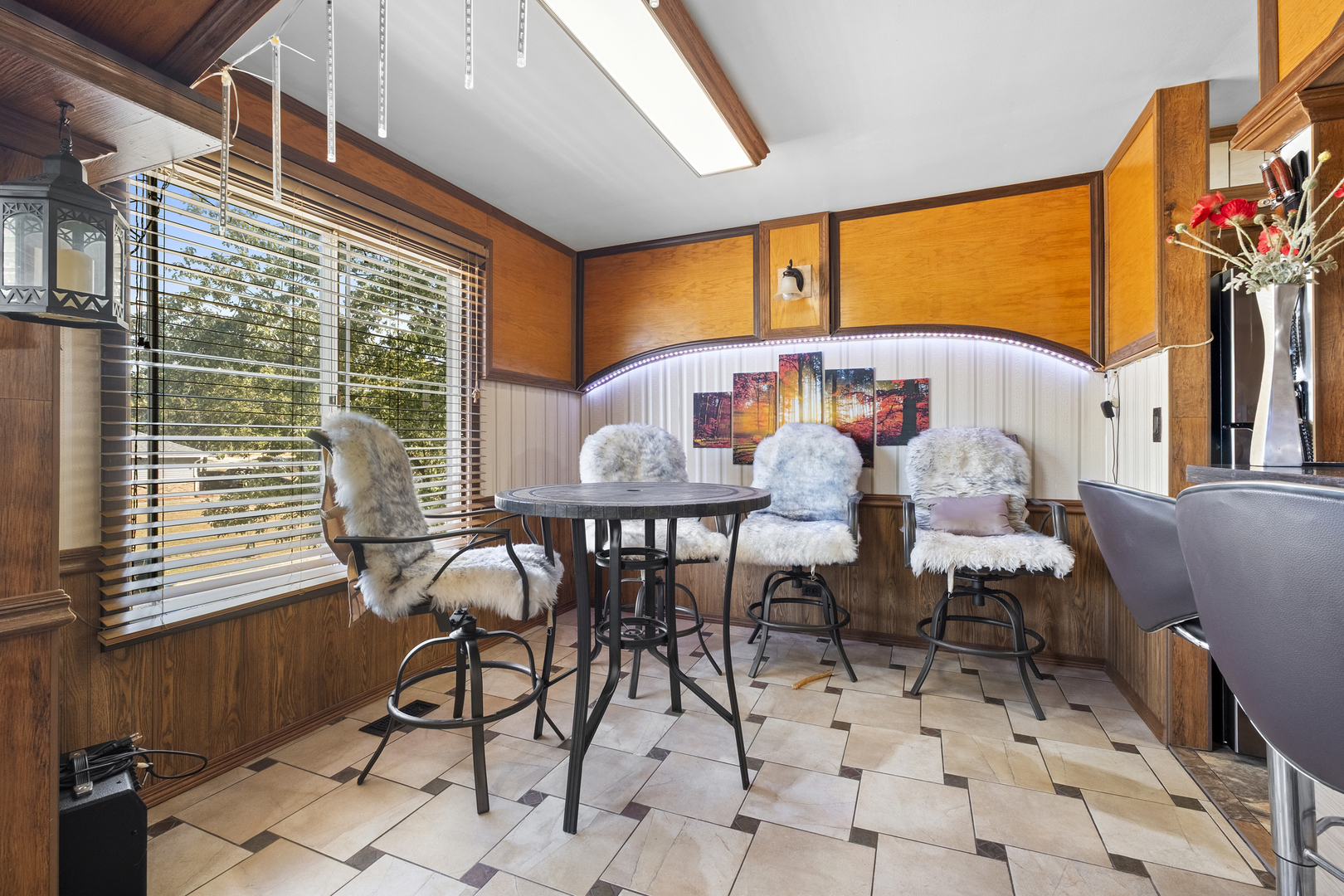 545 Old Stone Road Bolingbrook, IL 60440 - Photo 5 of 28 a view of a chairs and table in patio