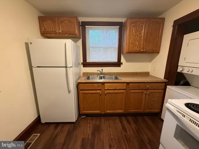 $1,400 | 266 Apt B2 Shell Road, Carneys Point, NJ 08069