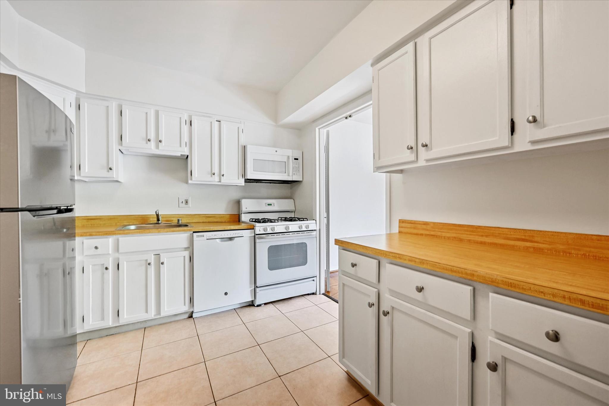 3 Hamill Road, Unit 3F Baltimore, MD 21210 - Photo 3 of 20