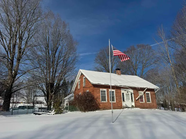 $299,900 | 2456 Highway 5, Derby, VT 05829