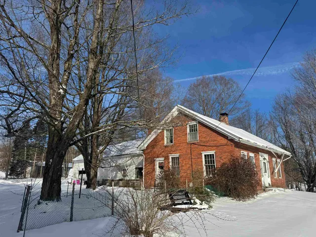 $299,900 | 2456 Highway 5, Derby, VT 05829