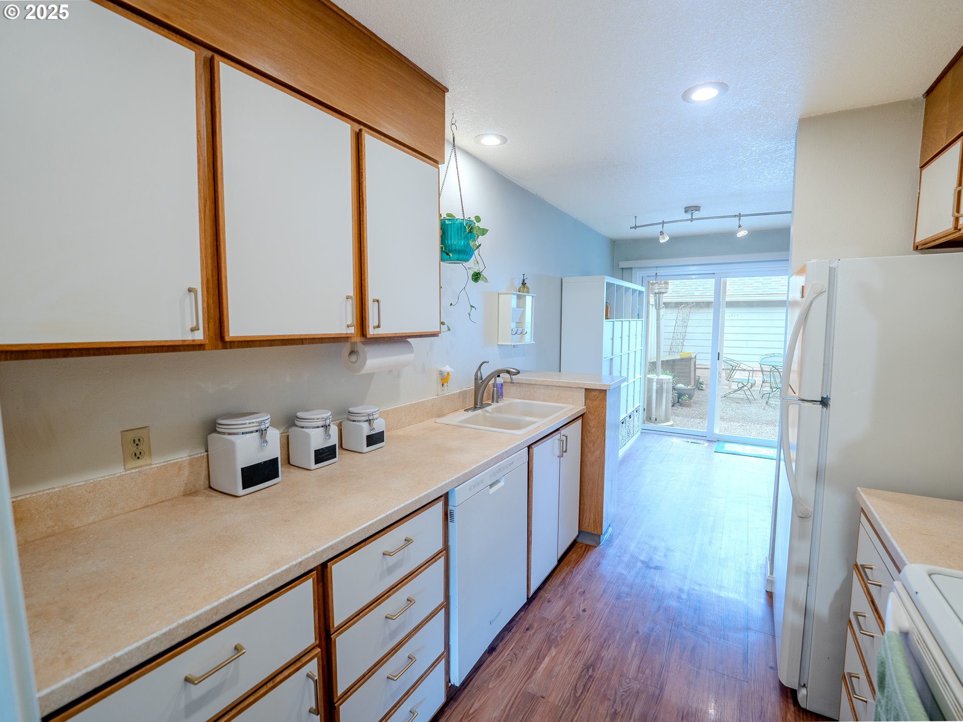 5212 Southwest Erickson Avenue Beaverton, OR 97005 - Photo 11 of 27