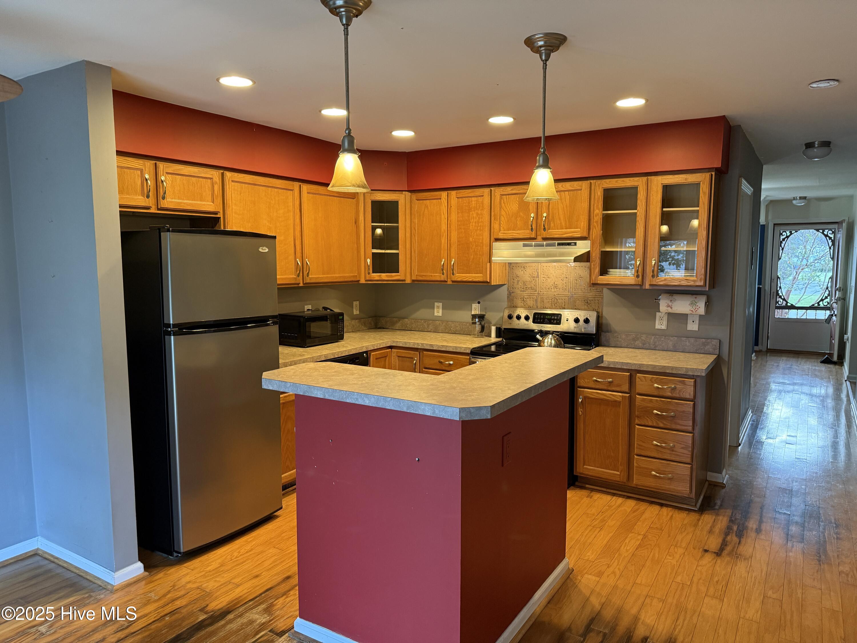 1094 Clubview Lane Southwest Calabash, NC 28467 - Photo 3 of 14 Kitchen with island