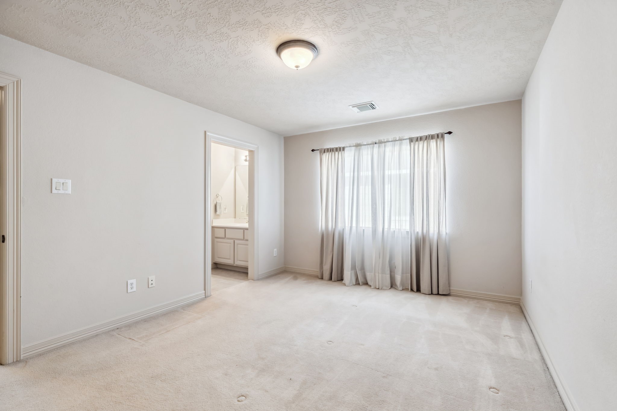 8411 Middle Canyon Road Katy, TX 77494 - Photo 45 of 49 an empty room with windows and closet