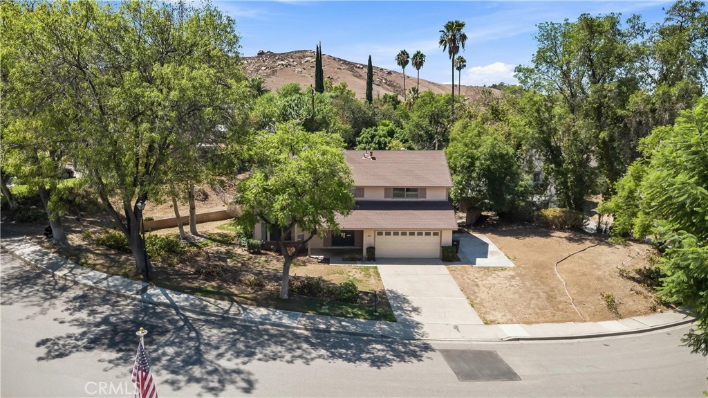 160 Masters Avenue Riverside, CA 92507 - Photo 3 of 60 Gallery Image 3