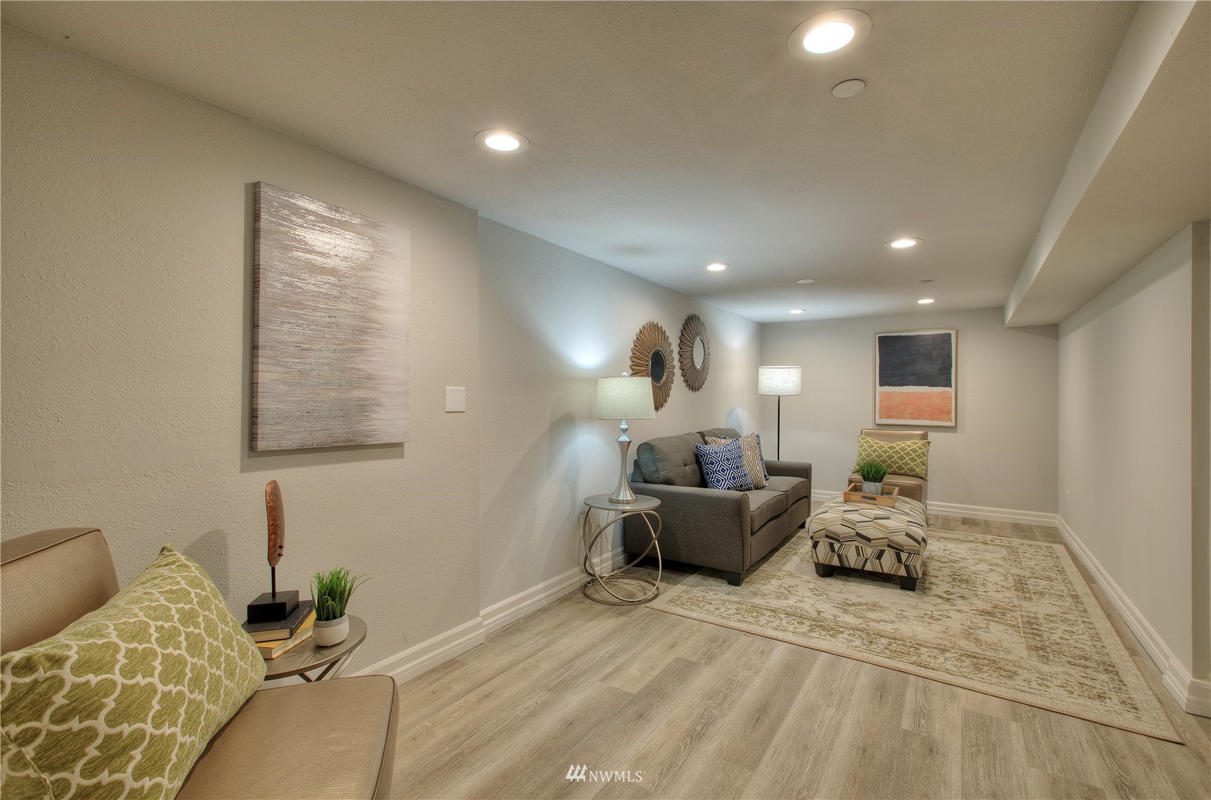 12222 Military Road South Seattle, WA 98168 - Photo 25 of 33 a room with furniture