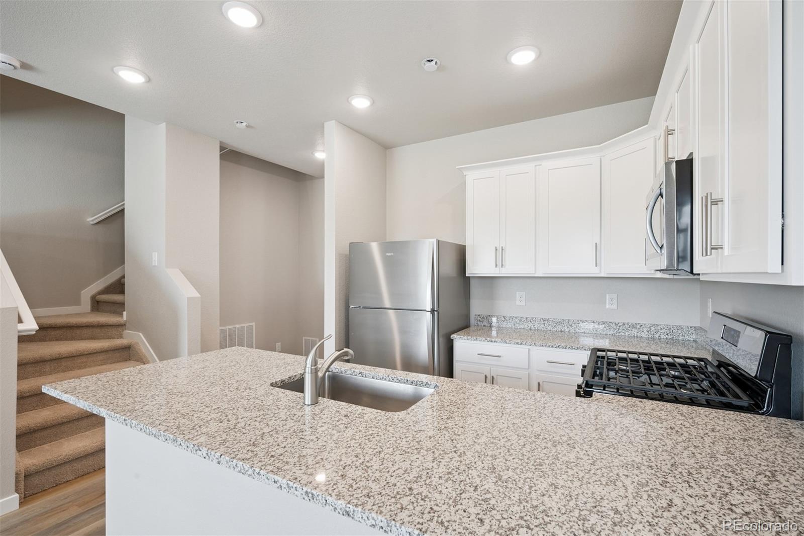 924 Montbello Avenue Fort Lupton, CO 80621 - Photo 3 of 40