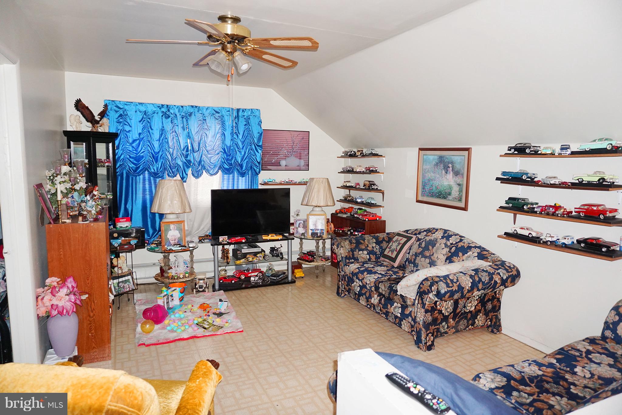 1235 Pembroke Road Bethlehem, PA 18017 - Photo 4 of 22 Gallery Image 4