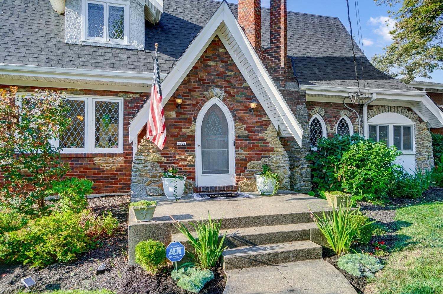 7526 Montgomery Road Cincinnati, OH 45236 - Photo 3 of 58