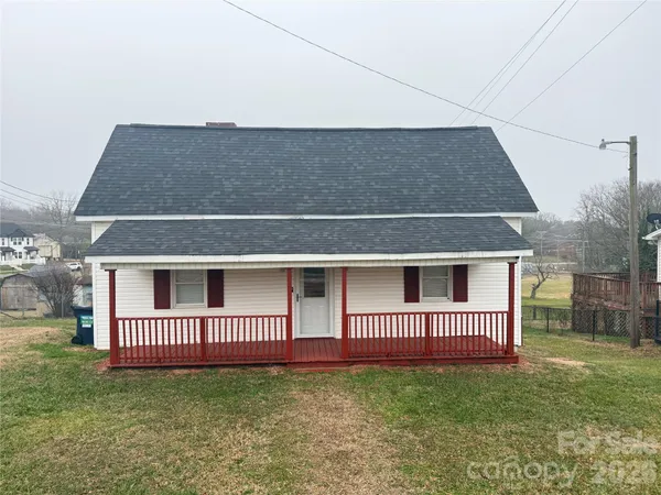 a view of backyard of house