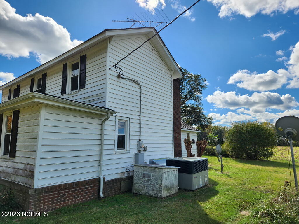 431 Boones Bridge Road Como, NC 27818 - Photo 3 of 24 RIGHT SIDE