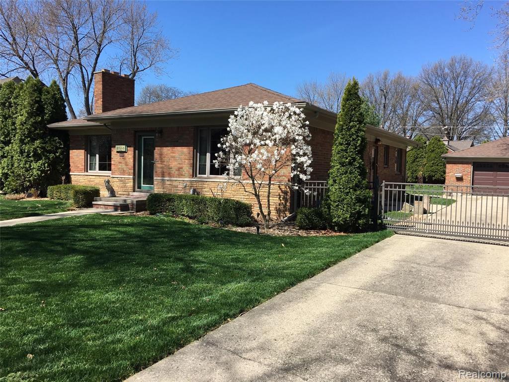 412 Roland Court Grosse Pointe Farms, MI 48236 - Photo 3 of 44