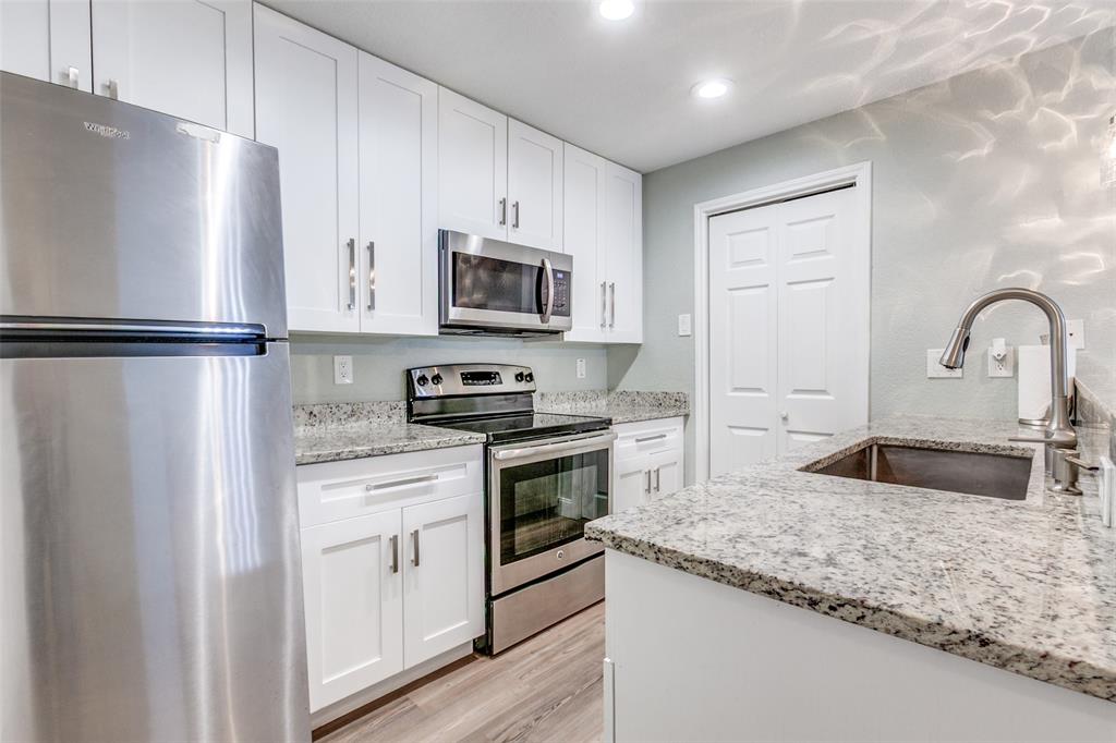 12660 Hillcrest Road, Unit 3206 Dallas, TX 75230 - Photo 13 of 32 Kitchen (refrigerator can remain)