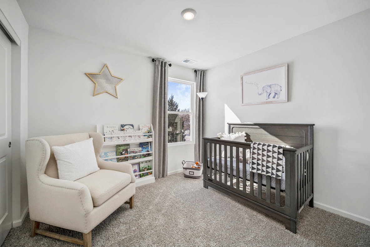 10 International Way Joliet, IL 60421 - Photo 23 of 32 a living room with furniture