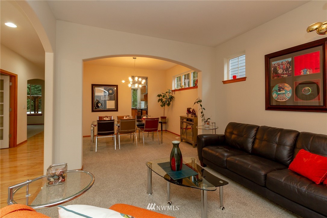12105 Southeast 186th Street Renton, WA 98058 - Photo 3 of 28 Gallery Image 3