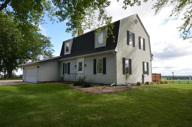 $324,900 | 455 Howard Road, Whitewater, WI 53190