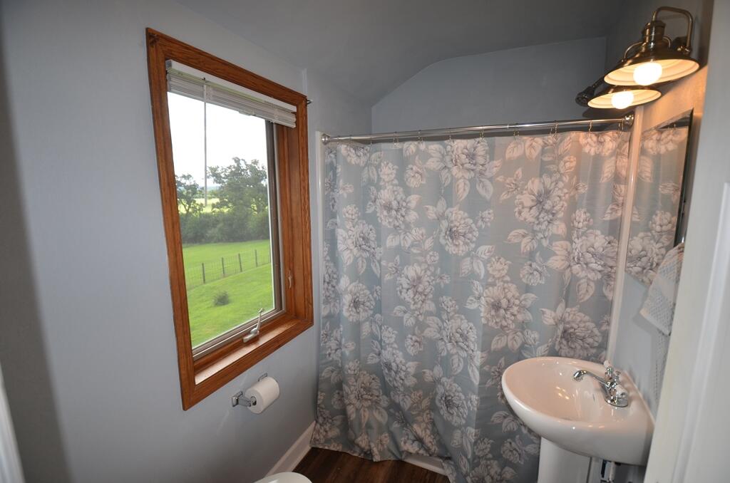 455 Howard Road Whitewater, WI 53190 - Photo 24 of 35 Upper Bath 2