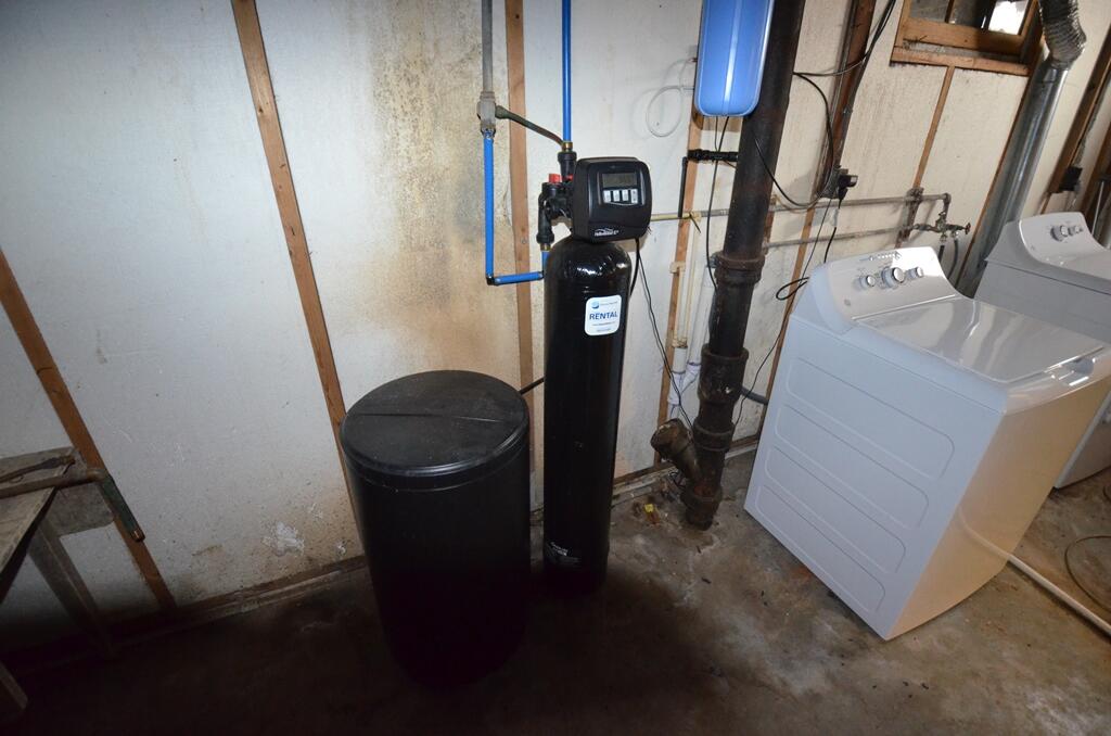 455 Howard Road Whitewater, WI 53190 - Photo 32 of 35 Softener (rental)