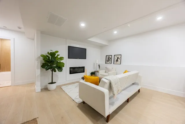 $699,000 | 100 Bennington Street, Unit 1, Boston, MA 02128