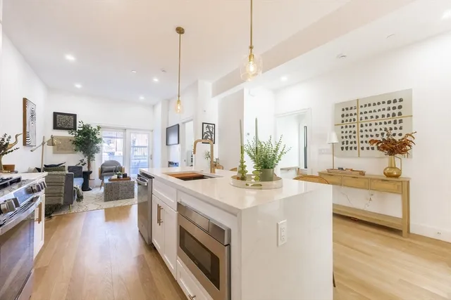 $699,000 | 100 Bennington Street, Unit 1, Boston, MA 02128