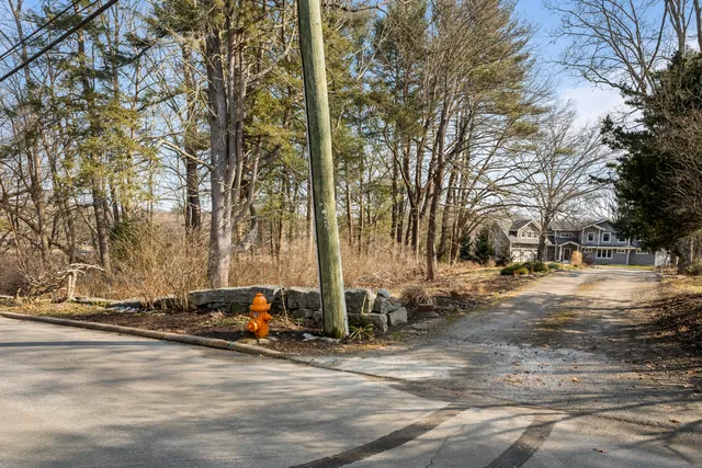 $295,000 | 163 Oswegatchie Road, Waterford, CT 06385