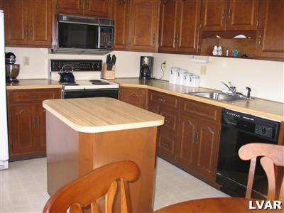 966 Barnside Road Allentown, PA 18103 - Photo 4 of 14 Gallery Image 4