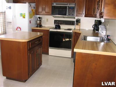 966 Barnside Road Allentown, PA 18103 - Photo 5 of 14 Gallery Image 5