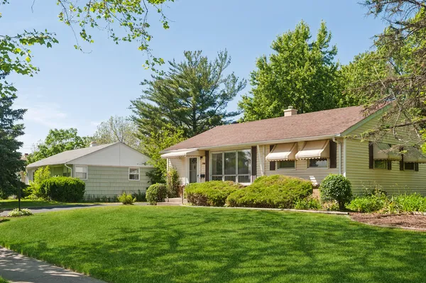 $2,975 | 2900 Grouse Lane, Rolling Meadows, IL 60008