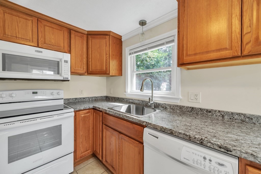 989 Worcester Street Springfield, MA 01151 - Photo 11 of 39