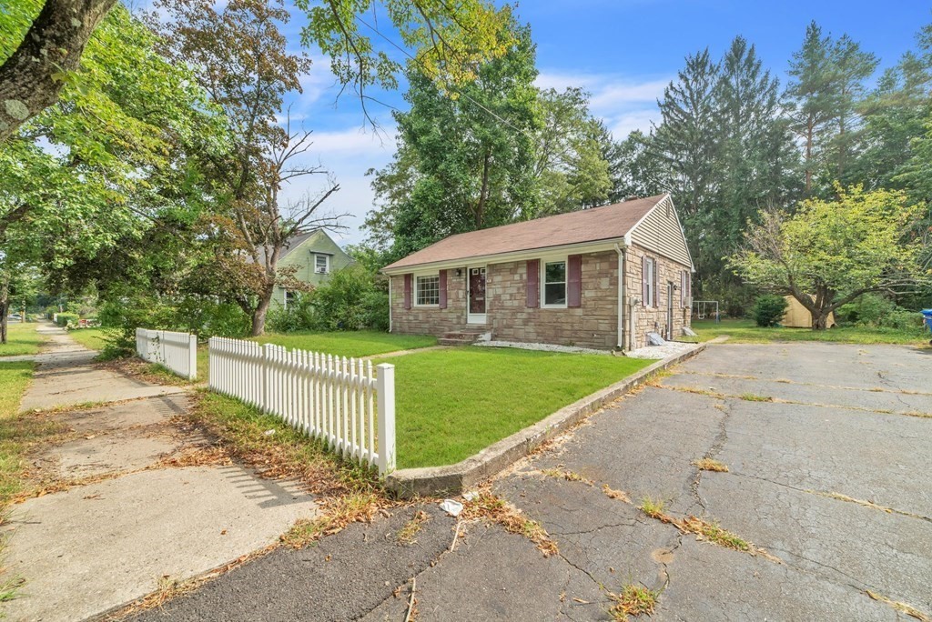 989 Worcester Street Springfield, MA 01151 - Photo 2 of 39