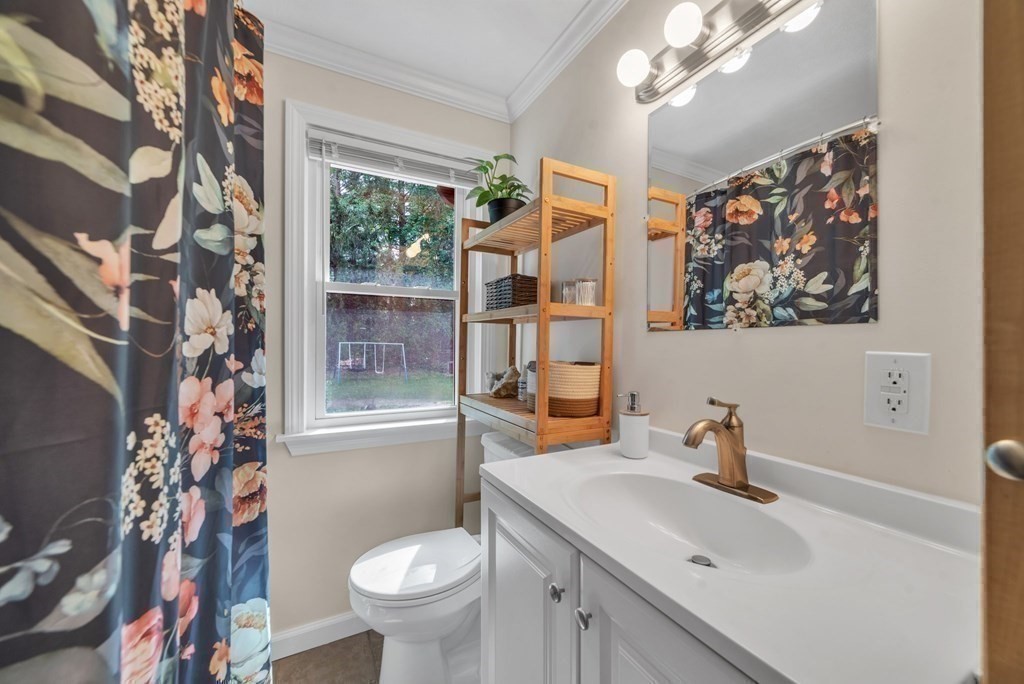 989 Worcester Street Springfield, MA 01151 - Photo 25 of 39