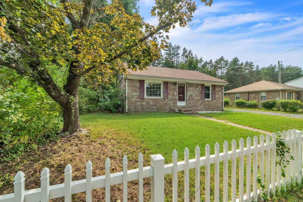 989 Worcester Street Springfield, MA 01151 - Photo 3 of 39